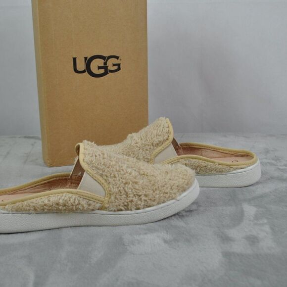 UGG LUCI Slip-On  - Picture 5 of 8